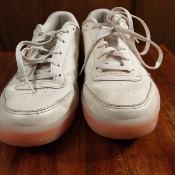 Gently worn Reebok ladies sneakers size 9 - Picture 4 of 5